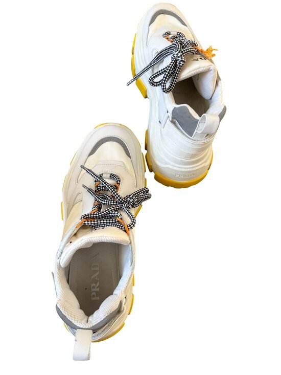 Athletic_Shoes